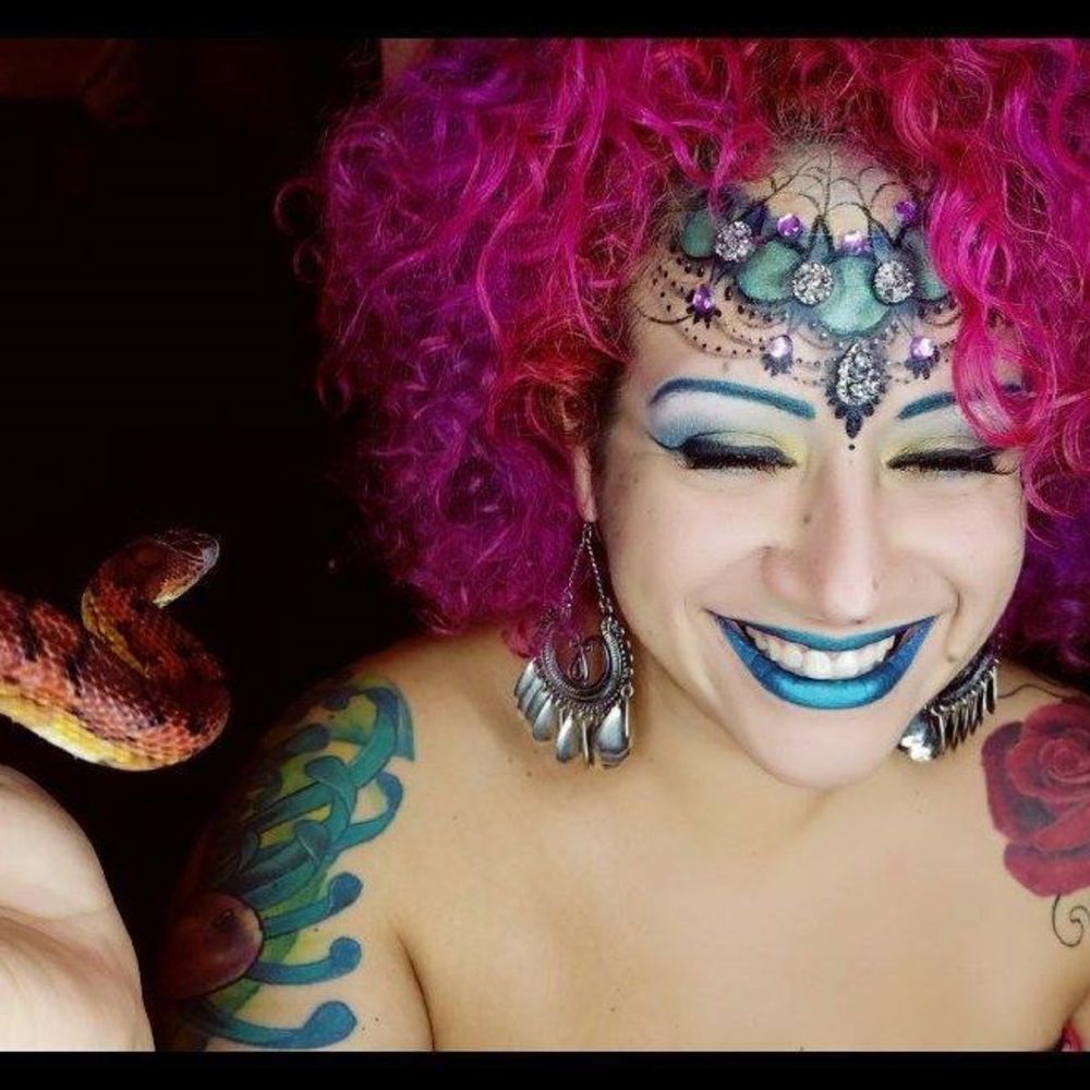 Meet your Posher, Lavinia